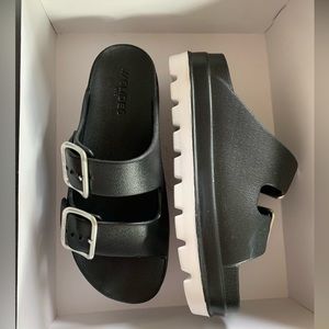 J slides Simply B  platform sandal new in box Size 6